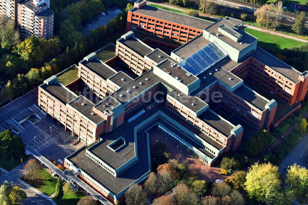 Hamburg aus der Vogelperspektive: Verwaltungsgebäude des Finanzdienstleistungs- Unternehmens Deutsche Postbank AG im Ortsteil Alsterdorf in Hamburg, Deutschland