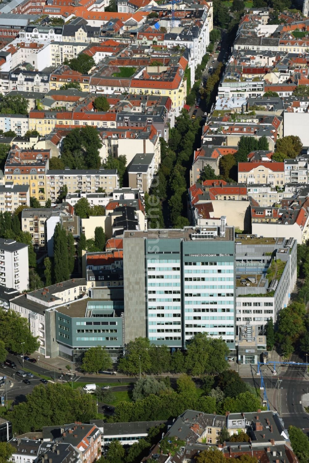 Luftbild Berlin - Verwaltungsgebäude des Finanzdienstleistungs- Unternehmens Investitionsbank Berlin | IBB an der Bundesallee im Ortsteil Charlottenburg-Wilmersdorf in Berlin, Deutschland