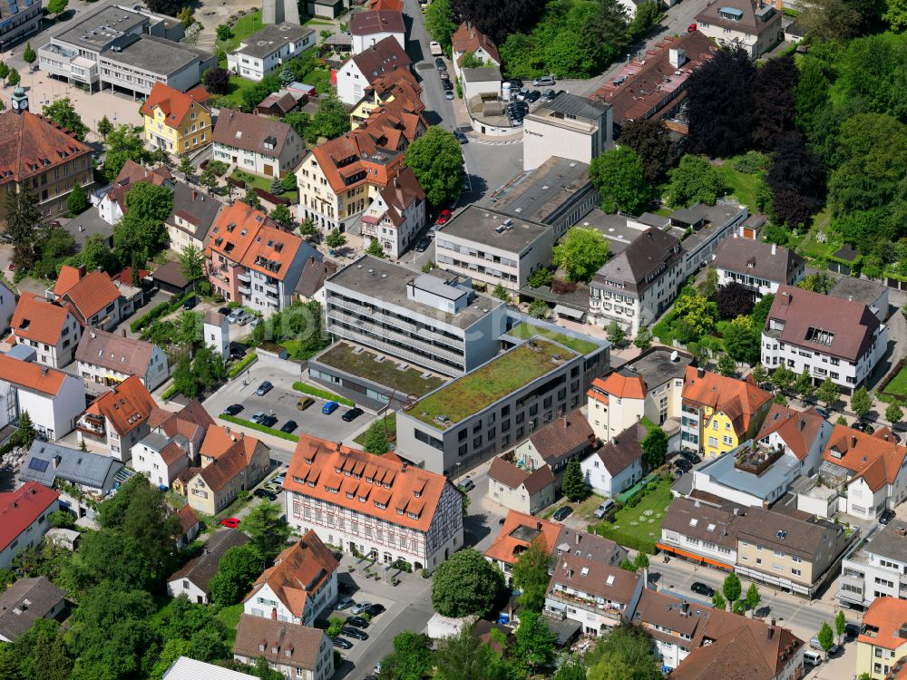 Luftbild Laupheim - Verwaltungsgebäude des Finanzdienstleistungs- Unternehmens Kreissparkasse Biberach - Regionaldirektion Laupheim in Laupheim im Bundesland Baden-Württemberg, Deutschland