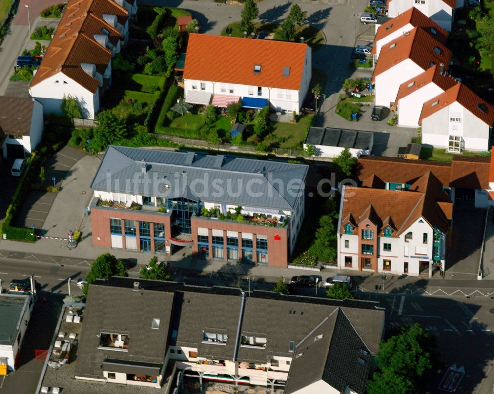 Luftaufnahme Bad Camberg - Verwaltungsgebäude des Finanzdienstleistungs- Unternehmens Kreissparkasse Limburg - Geschäftsstelle am Hochdoberner Weg in Bad Camberg im Bundesland Hessen, Deutschland