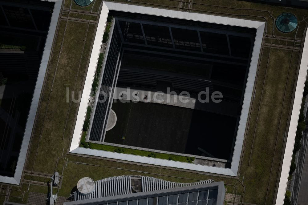 Stuttgart von oben - Verwaltungsgebäude des Finanzdienstleistungs- Unternehmens LBBW Landesbank in Stuttgart im Bundesland Baden-Württemberg, Deutschland