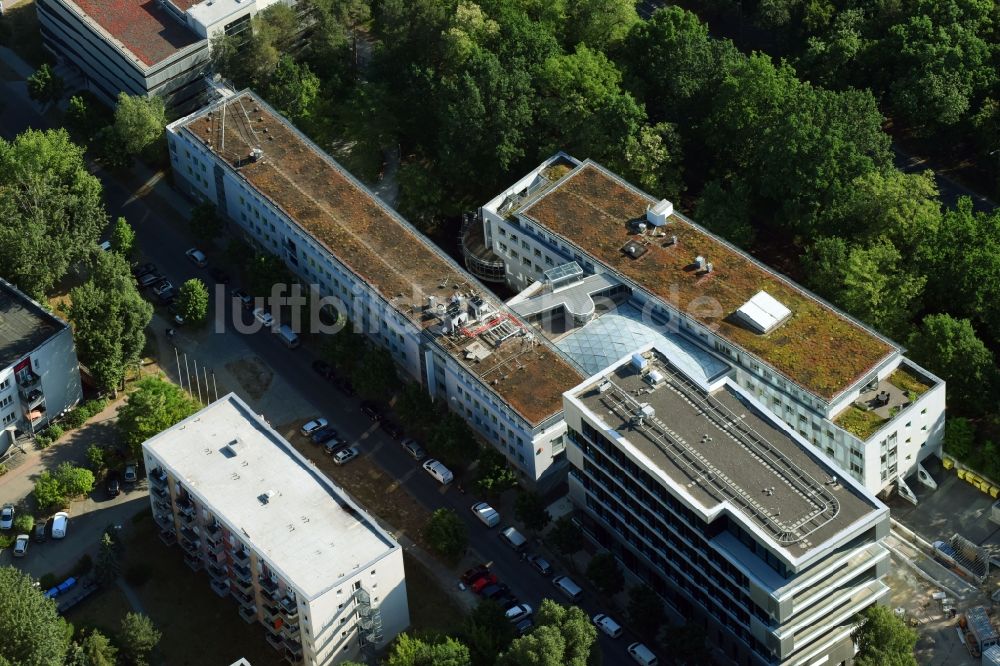 Luftaufnahme Potsdam - Verwaltungsgebäude des Finanzdienstleistungs- Unternehmens Mittelbrandenburgische Sparkasse in Potsdam an der Saarmunder Straße in Potsdam im Bundesland Brandenburg, Deutschland