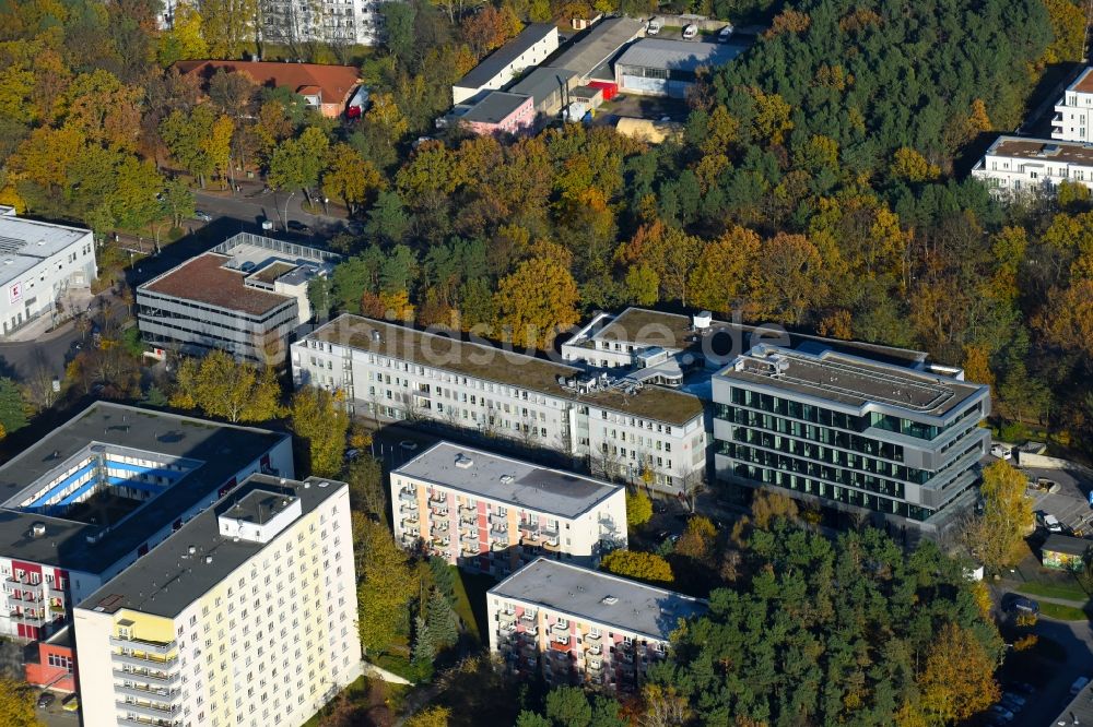 Luftaufnahme Potsdam - Verwaltungsgebäude des Finanzdienstleistungs- Unternehmens Mittelbrandenburgische Sparkasse in Potsdam an der Saarmunder Straße in Potsdam im Bundesland Brandenburg, Deutschland