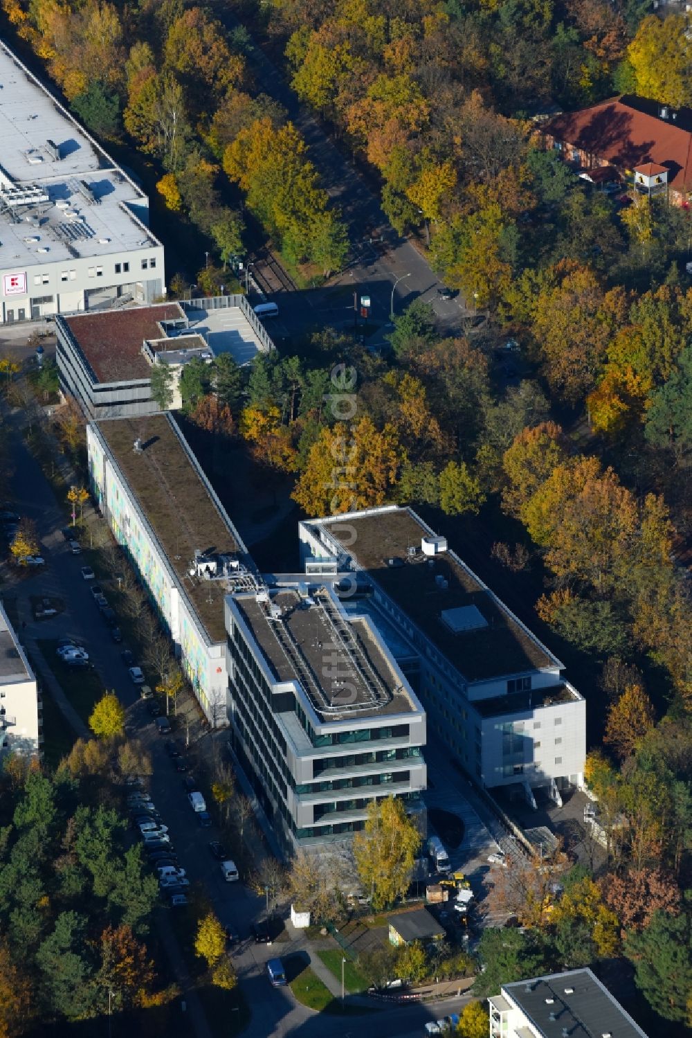 Potsdam aus der Vogelperspektive: Verwaltungsgebäude des Finanzdienstleistungs- Unternehmens Mittelbrandenburgische Sparkasse in Potsdam an der Saarmunder Straße in Potsdam im Bundesland Brandenburg, Deutschland