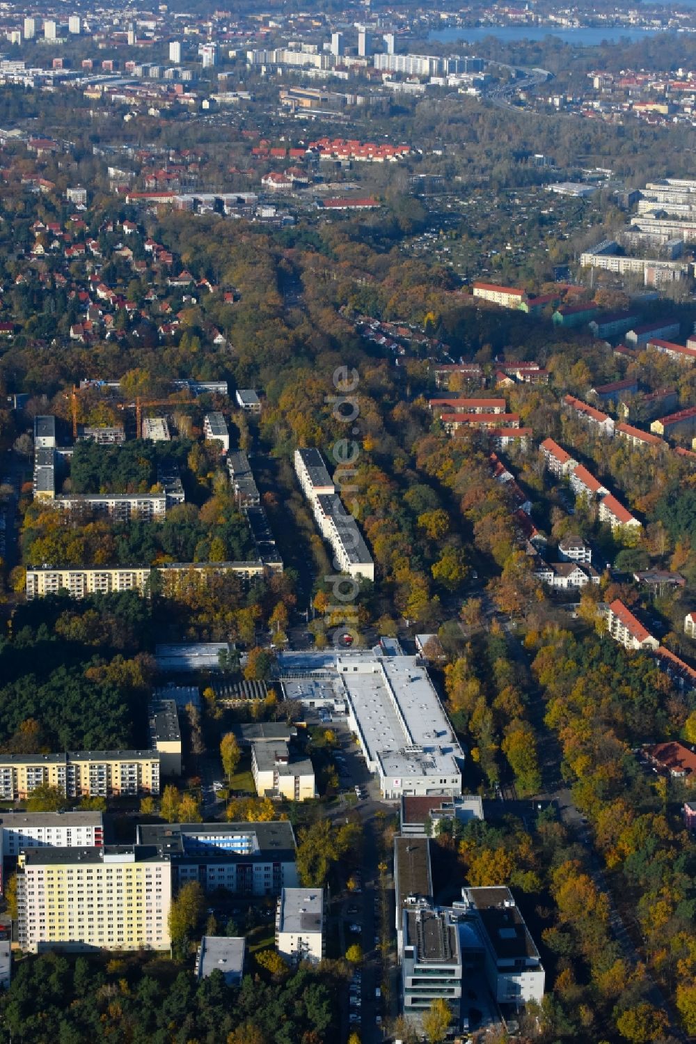 Luftbild Potsdam - Verwaltungsgebäude des Finanzdienstleistungs- Unternehmens Mittelbrandenburgische Sparkasse in Potsdam an der Saarmunder Straße in Potsdam im Bundesland Brandenburg, Deutschland