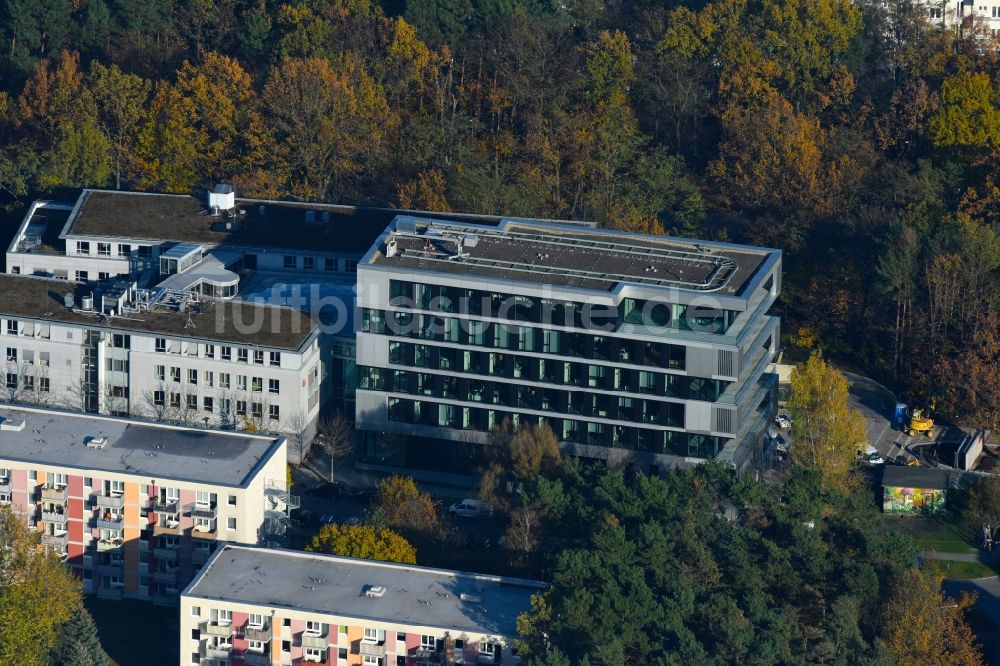 Luftaufnahme Potsdam - Verwaltungsgebäude des Finanzdienstleistungs- Unternehmens Mittelbrandenburgische Sparkasse in Potsdam an der Saarmunder Straße in Potsdam im Bundesland Brandenburg, Deutschland