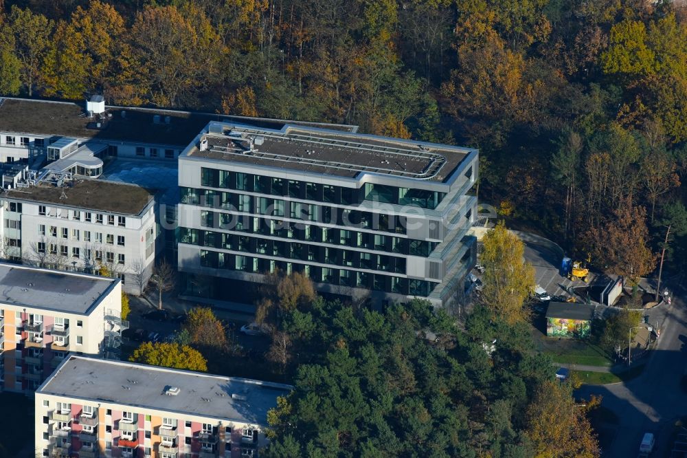 Potsdam von oben - Verwaltungsgebäude des Finanzdienstleistungs- Unternehmens Mittelbrandenburgische Sparkasse in Potsdam an der Saarmunder Straße in Potsdam im Bundesland Brandenburg, Deutschland