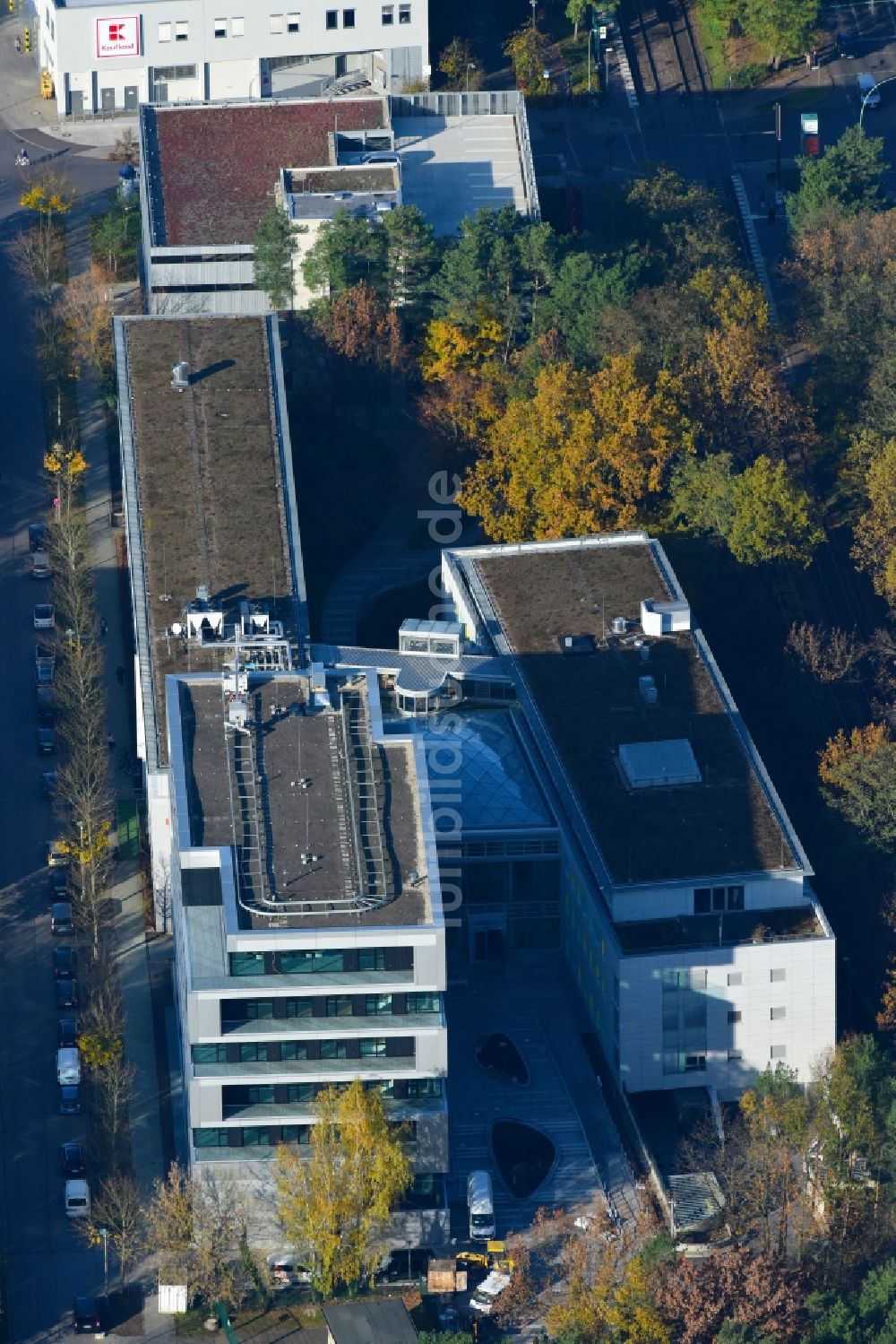 Luftbild Potsdam - Verwaltungsgebäude des Finanzdienstleistungs- Unternehmens Mittelbrandenburgische Sparkasse in Potsdam an der Saarmunder Straße in Potsdam im Bundesland Brandenburg, Deutschland