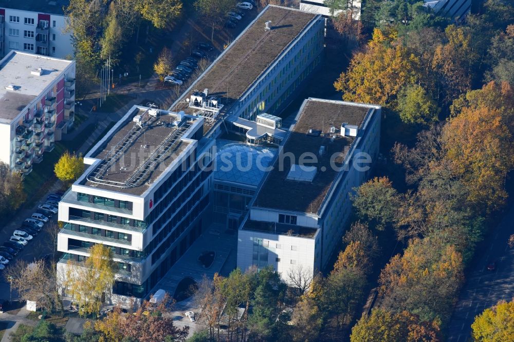 Potsdam von oben - Verwaltungsgebäude des Finanzdienstleistungs- Unternehmens Mittelbrandenburgische Sparkasse in Potsdam an der Saarmunder Straße in Potsdam im Bundesland Brandenburg, Deutschland