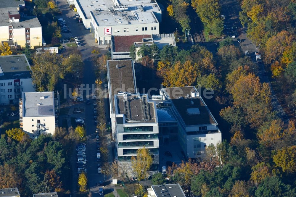 Luftaufnahme Potsdam - Verwaltungsgebäude des Finanzdienstleistungs- Unternehmens Mittelbrandenburgische Sparkasse in Potsdam an der Saarmunder Straße in Potsdam im Bundesland Brandenburg, Deutschland