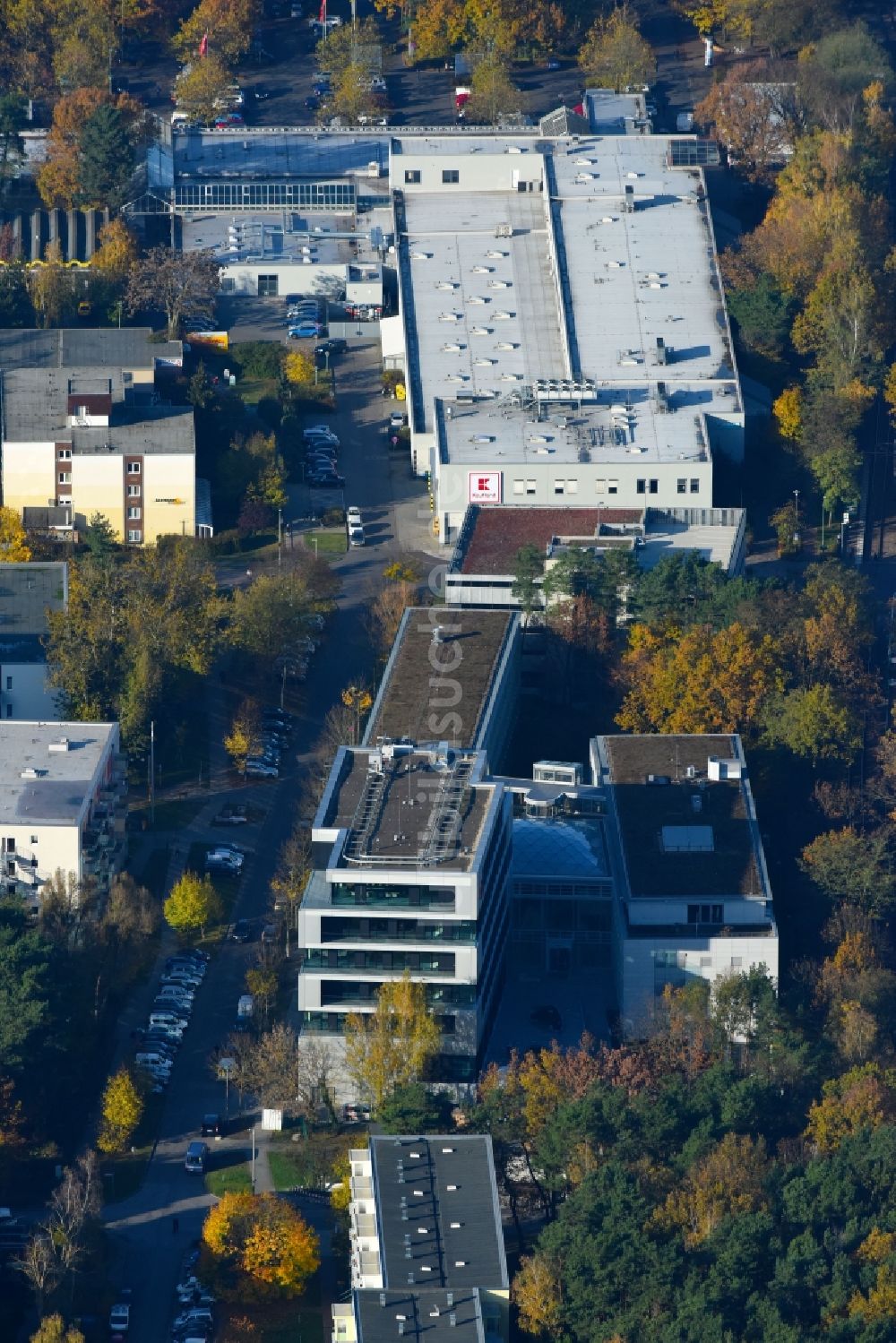 Potsdam von oben - Verwaltungsgebäude des Finanzdienstleistungs- Unternehmens Mittelbrandenburgische Sparkasse in Potsdam an der Saarmunder Straße in Potsdam im Bundesland Brandenburg, Deutschland