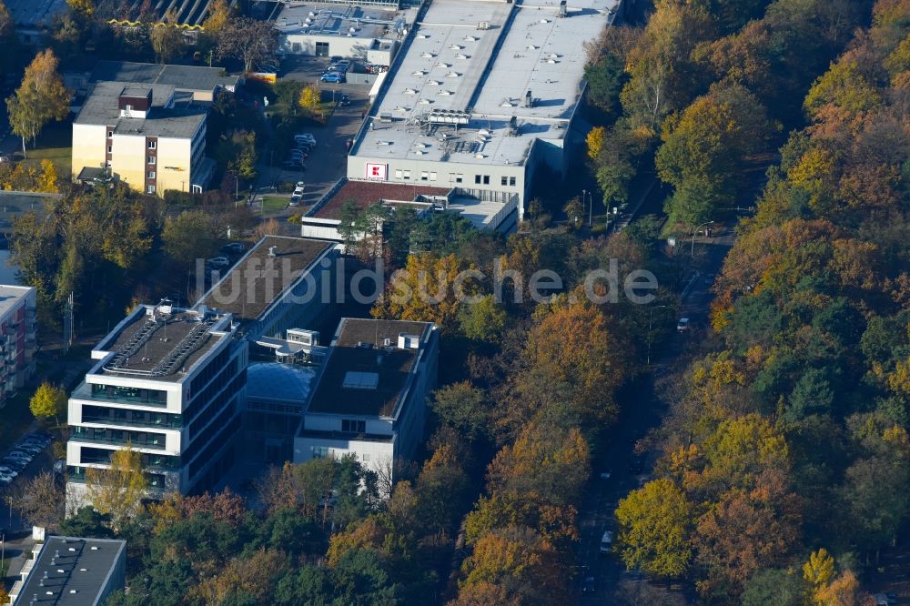 Luftbild Potsdam - Verwaltungsgebäude des Finanzdienstleistungs- Unternehmens Mittelbrandenburgische Sparkasse in Potsdam an der Saarmunder Straße in Potsdam im Bundesland Brandenburg, Deutschland