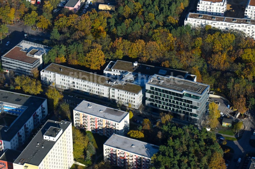 Luftaufnahme Potsdam - Verwaltungsgebäude des Finanzdienstleistungs- Unternehmens Mittelbrandenburgische Sparkasse in Potsdam an der Saarmunder Straße in Potsdam im Bundesland Brandenburg, Deutschland