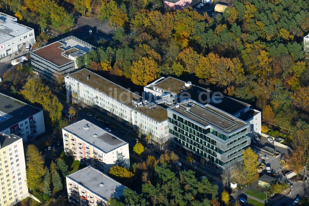 Potsdam aus der Vogelperspektive: Verwaltungsgebäude des Finanzdienstleistungs- Unternehmens Mittelbrandenburgische Sparkasse in Potsdam an der Saarmunder Straße in Potsdam im Bundesland Brandenburg, Deutschland