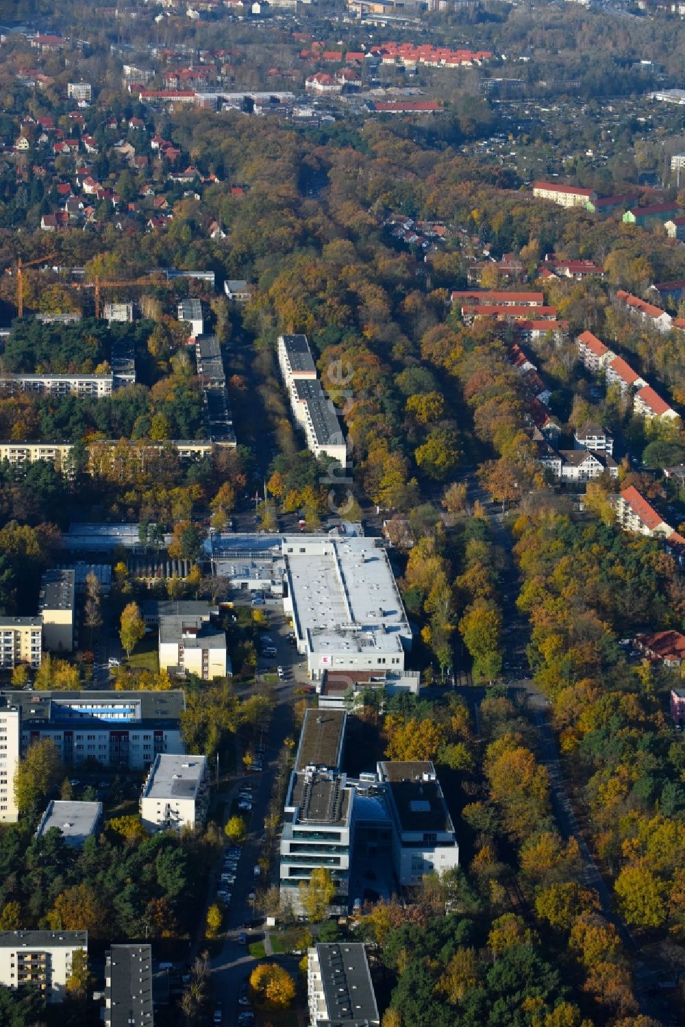 Potsdam von oben - Verwaltungsgebäude des Finanzdienstleistungs- Unternehmens Mittelbrandenburgische Sparkasse in Potsdam an der Saarmunder Straße in Potsdam im Bundesland Brandenburg, Deutschland