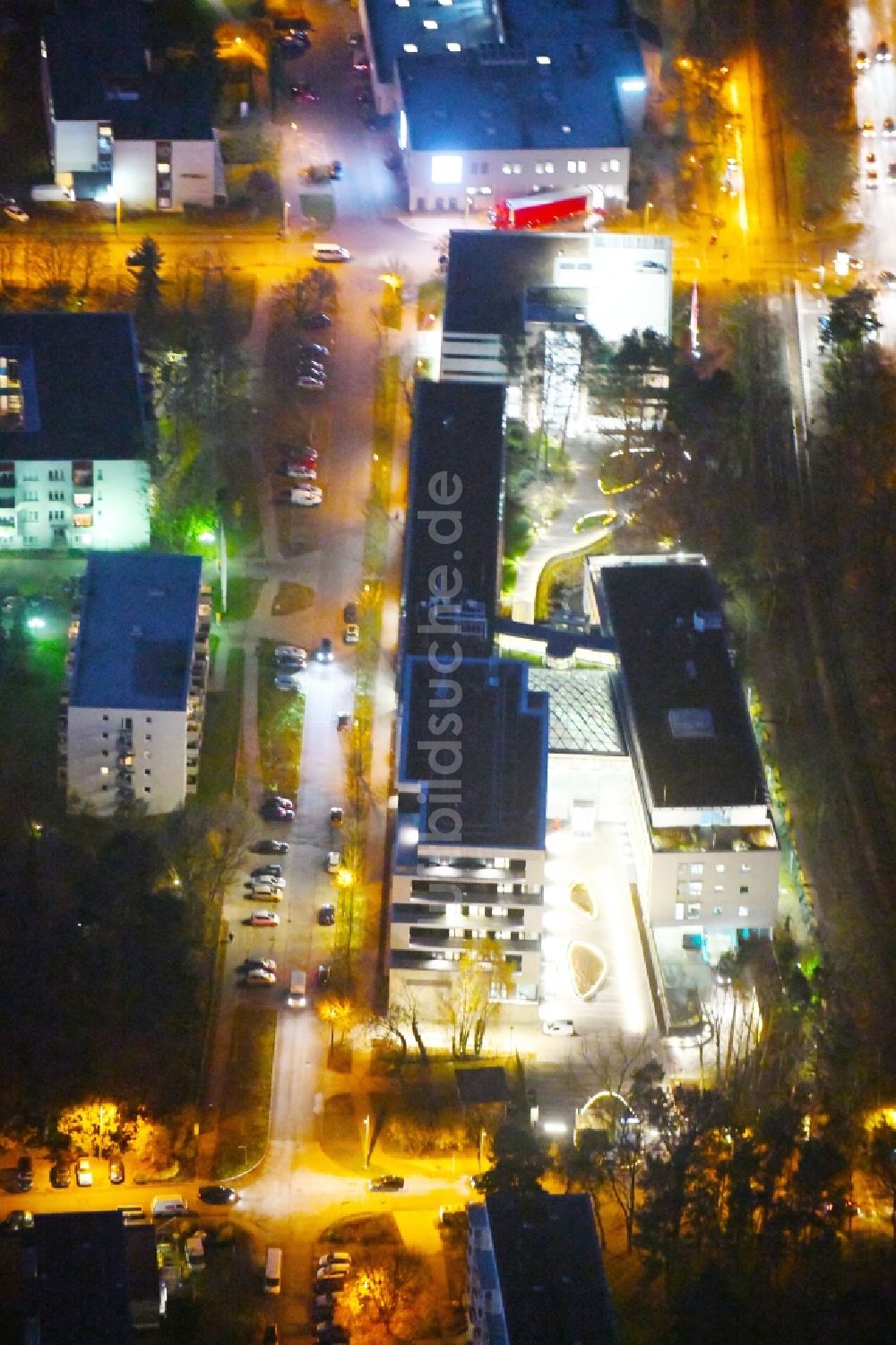 Potsdam von oben - Verwaltungsgebäude des Finanzdienstleistungs- Unternehmens Mittelbrandenburgische Sparkasse in Potsdam an der Saarmunder Straße in Potsdam im Bundesland Brandenburg, Deutschland