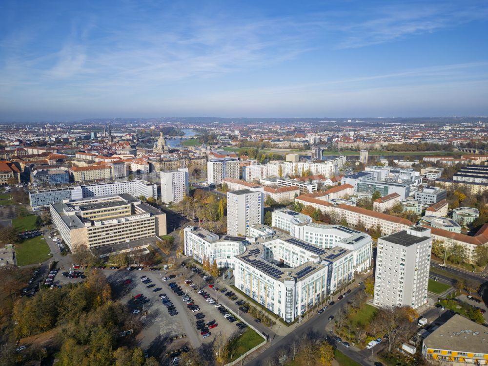 Dresden von oben - Verwaltungsgebäude des Finanzdienstleistungs- Unternehmens Sächsische Aufbaubank in Dresden im Bundesland Sachsen, Deutschland