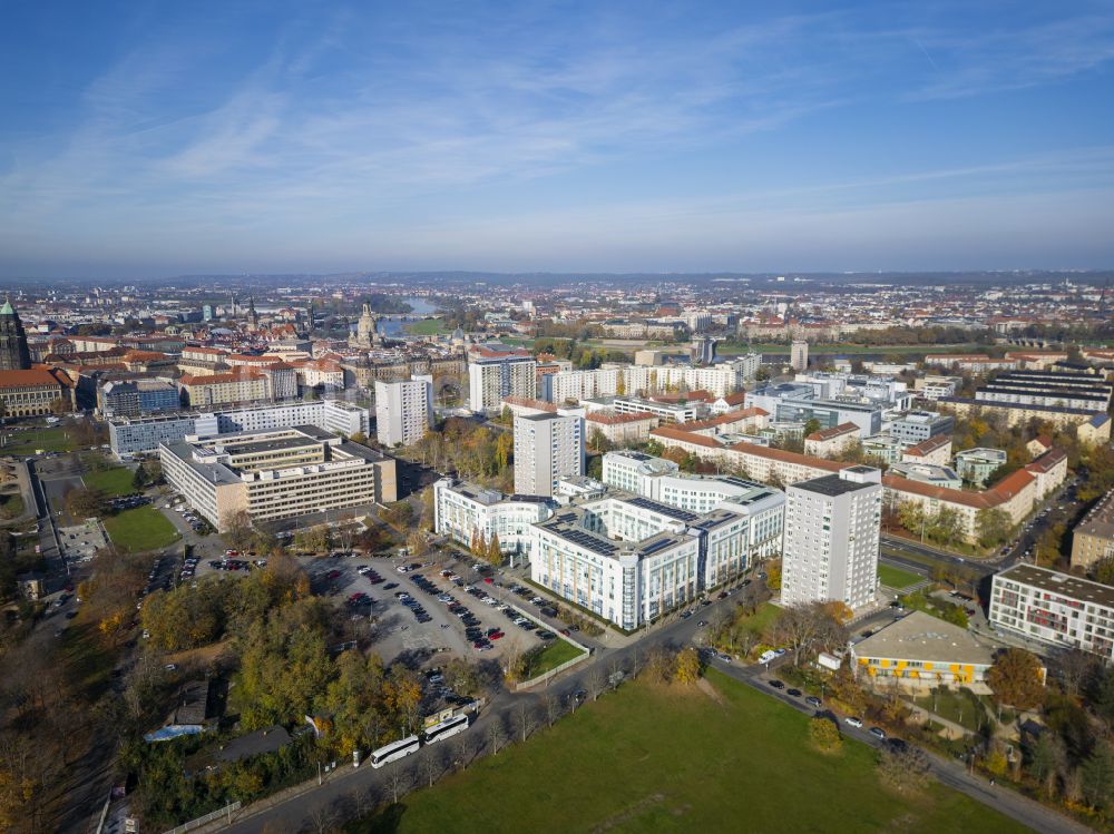 Dresden aus der Vogelperspektive: Verwaltungsgebäude des Finanzdienstleistungs- Unternehmens Sächsische Aufbaubank in Dresden im Bundesland Sachsen, Deutschland