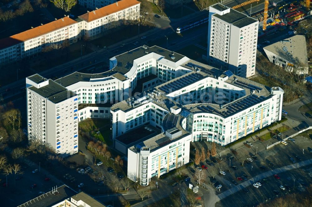 Dresden von oben - Verwaltungsgebäude des Finanzdienstleistungs- Unternehmens Sächsische Aufbaubank im Ortsteil Altstadt in Dresden im Bundesland Sachsen, Deutschland