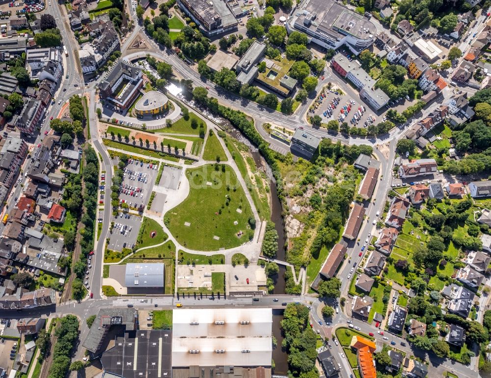 Luftbild Gevelsberg - Verwaltungsgebäude des Finanzdienstleistungs- Unternehmens Sparkasse Gevelsberg-Wetter - Hauptstelle und ImmobilienCenter an der Mittelstraße in Gevelsberg im Bundesland Nordrhein-Westfalen - NRW, Deutschland