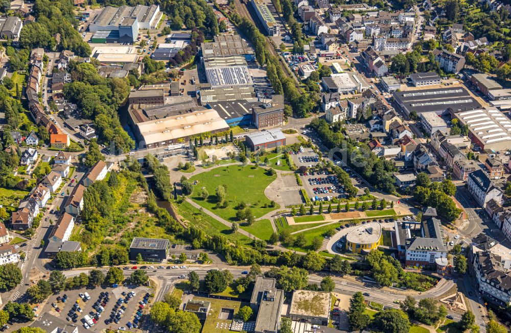 Luftaufnahme Gevelsberg - Verwaltungsgebäude des Finanzdienstleistungs- Unternehmens Sparkasse Gevelsberg-Wetter - Hauptstelle und ImmobilienCenter an der Mittelstraße in Gevelsberg im Bundesland Nordrhein-Westfalen - NRW, Deutschland