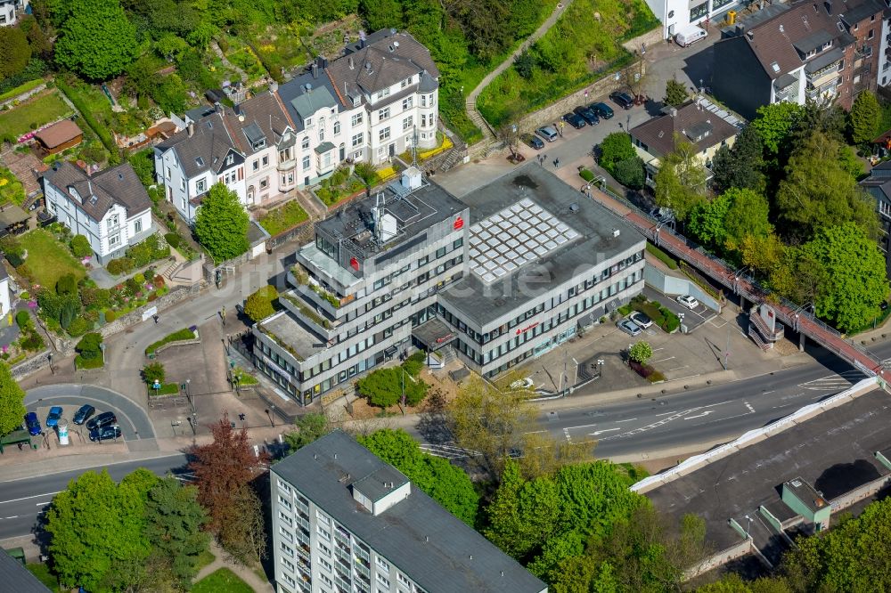 Velbert aus der Vogelperspektive: Verwaltungsgebäude des Finanzdienstleistungs- Unternehmens Sparkasse Hilden-Ratingen-Velbert in Velbert im Bundesland Nordrhein-Westfalen, Deutschland