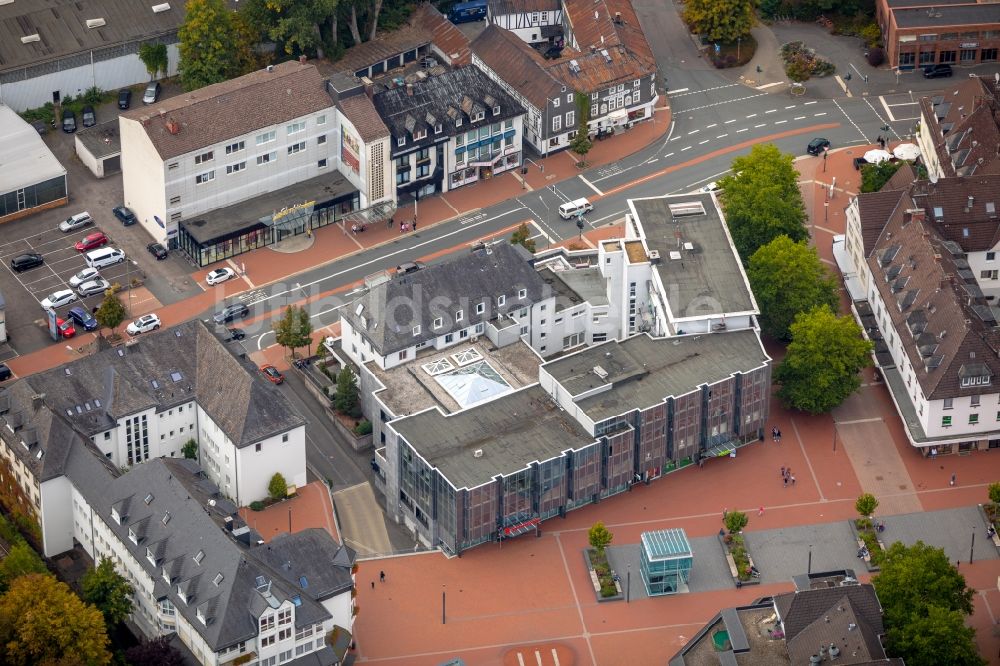 Luftaufnahme Kreuztal - Verwaltungsgebäude des Finanzdienstleistungs- Unternehmens Sparkasse Siegen in Kreuztal im Bundesland Nordrhein-Westfalen, Deutschland