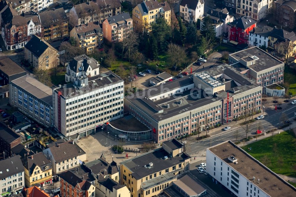 Witten aus der Vogelperspektive: Verwaltungsgebäude des Finanzdienstleistungs- Unternehmens Sparkasse Witten - Hauptstelle in Witten im Bundesland Nordrhein-Westfalen