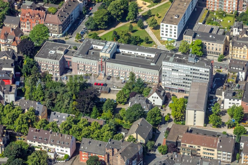 Witten aus der Vogelperspektive: Verwaltungsgebäude des Finanzdienstleistungs- Unternehmens Sparkasse Witten - Hauptstelle in Witten im Bundesland Nordrhein-Westfalen