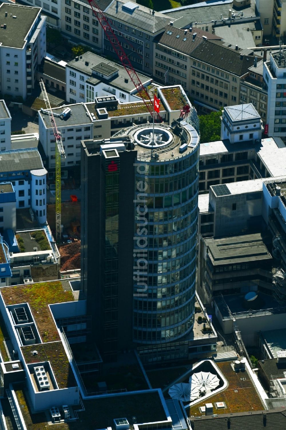 Pforzheim von oben - Verwaltungsgebäude des Finanzdienstleistungs- Unternehmens Sparkassenturm der SPARKASSE in Pforzheim im Bundesland Baden-Württemberg, Deutschland