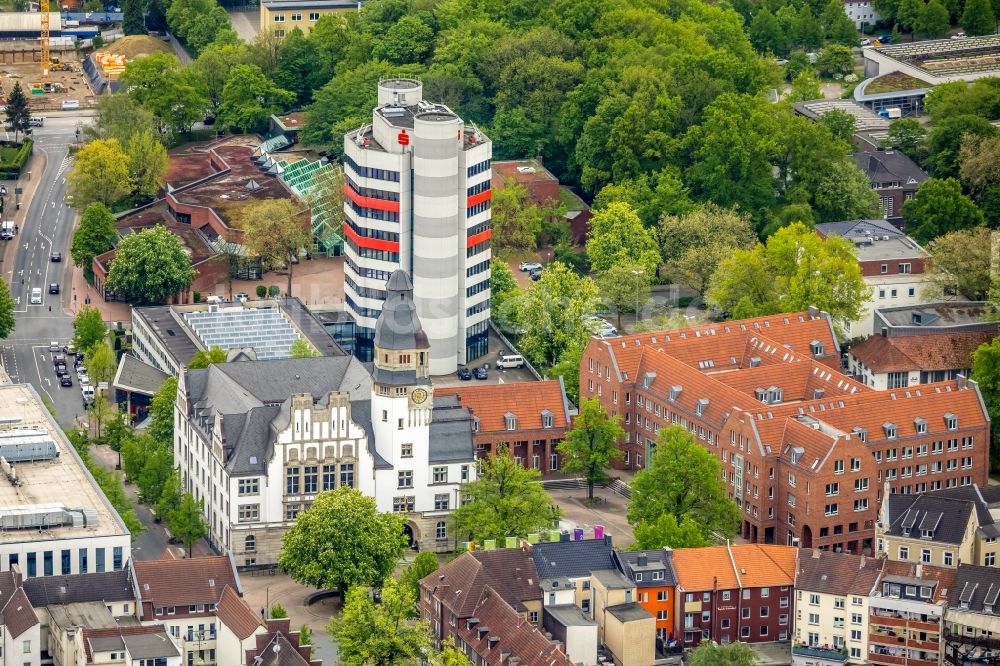 Luftaufnahme Gladbeck - Verwaltungsgebäude des Finanzdienstleistungs- Unternehmens Stadtsparkasse Gladbeck - Hauptgeschäftsstelle in Gladbeck im Bundesland Nordrhein-Westfalen, Deutschland