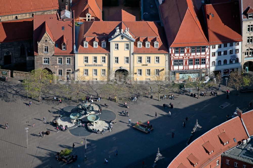 Erfurt von oben - Verwaltungsgebäude des Finanzdienstleistungs- Unternehmens TARGOBANK und LBBW Landesbank Baden-Württemberg am Anger in Erfurt im Bundesland Thüringen, Deutschland