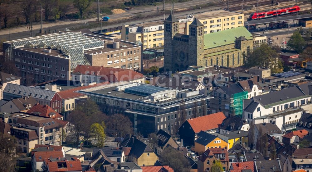 Unna aus der Vogelperspektive: Verwaltungsgebäude des Finanzdienstleistungs- Unternehmens Volksbank Unna in Unna im Bundesland Nordrhein-Westfalen, Deutschland