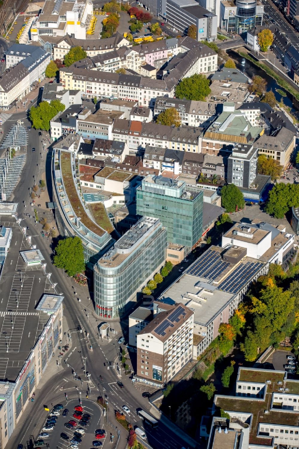 Siegen von oben - Verwaltungsgebäude des Finanzdienstleistungs- Unternehmens Zentrale Sparkasse in Siegen im Bundesland Nordrhein-Westfalen