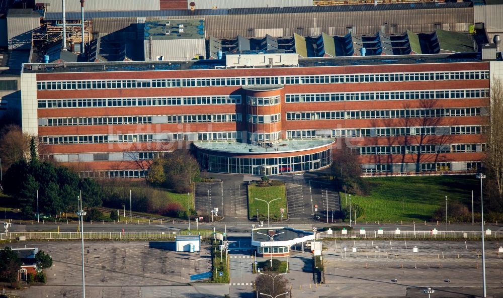 Bochum von oben - Verwaltungsgebäude auf dem Firmengelände des stillgelegten und teilweise abgerissenen Adam Opel AG Werkes Bochum I in Bochum im Bundesland Nordrhein-Westfalen