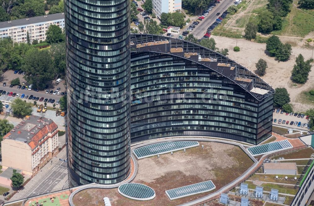 Luftbild Wroclaw Breslau - Verwaltungsgebäude und Geschäftsgebäude Sky Tower in Wroclaw Breslau in Niederschlesien, Polen