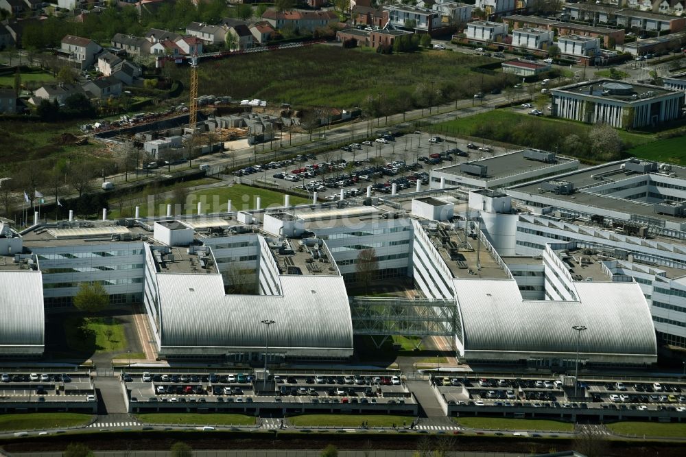 Luftaufnahme Élancourt - Verwaltungsgebäude des Industriegebietes Airbus Group ZA Clef de Saint Pierre in Élancourt in Ile-de-France, Frankreich