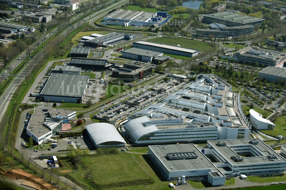 Luftbild Élancourt - Verwaltungsgebäude des Industriegebietes Airbus Group ZA Clef de Saint Pierre in Élancourt in Ile-de-France, Frankreich