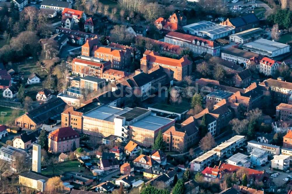 Luftaufnahme Lahr/Schwarzwald - Verwaltungsgebäude des Industriegebietes der ehemaligen Zigaretten Firma Rothändle in Lahr/Schwarzwald im Bundesland Baden-Württemberg, Deutschland