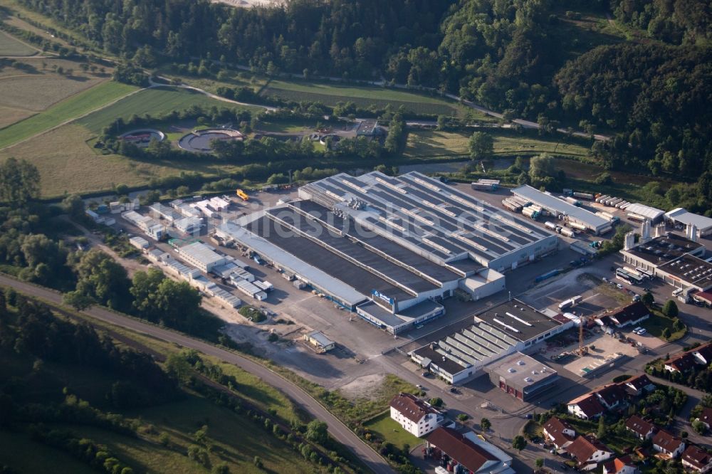 Luftaufnahme Blaubeuren - Verwaltungsgebäude des Industriegebietes Heinkel Modulbau GmbH in Blaubeuren im Bundesland Baden-Württemberg