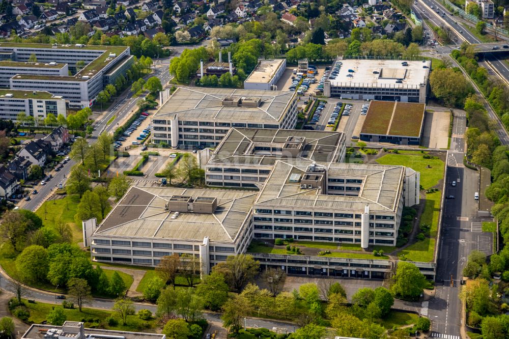 Essen von oben - Verwaltungsgebäude der Karstadt Warenhaus GmbH in Essen im Bundesland Nordrhein-Westfalen, Deutschland