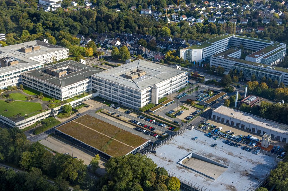 Essen von oben - Verwaltungsgebäude der Karstadt Warenhaus GmbH in Essen im Bundesland Nordrhein-Westfalen, Deutschland