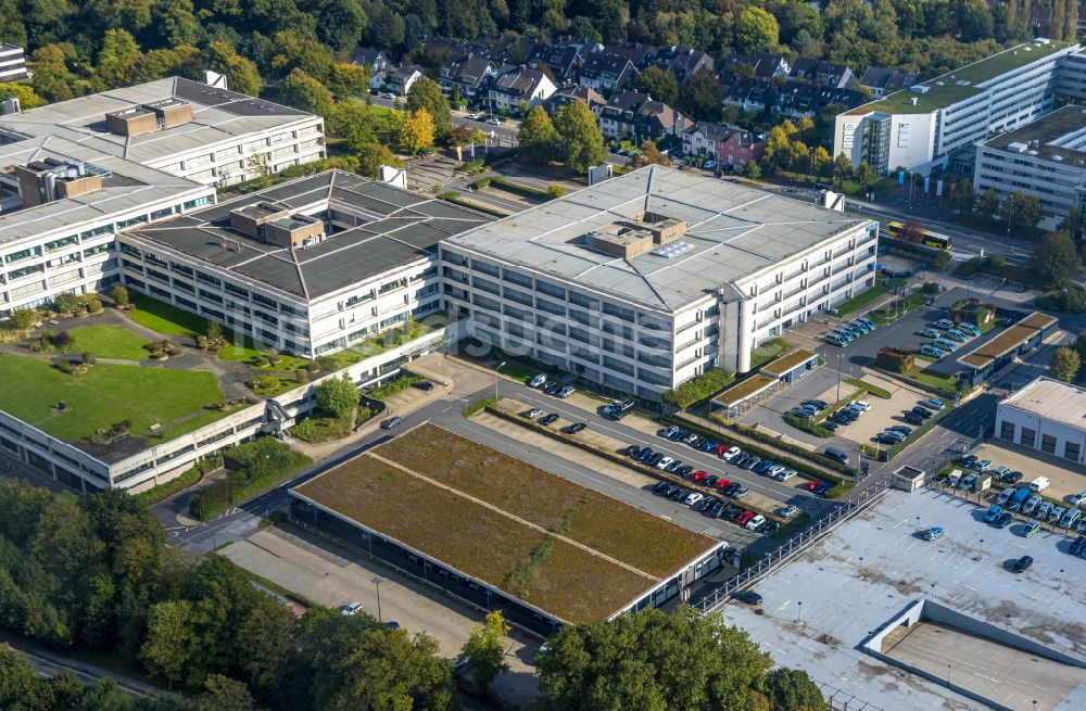 Essen von oben - Verwaltungsgebäude der Karstadt Warenhaus GmbH in Essen im Bundesland Nordrhein-Westfalen, Deutschland