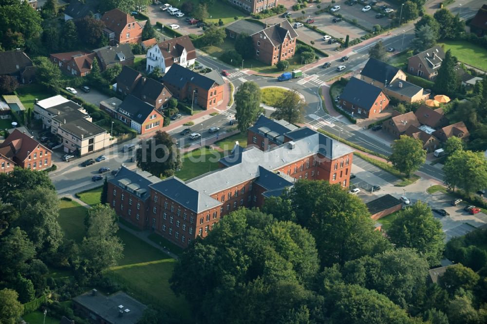 Aurich von oben - Verwaltungsgebäude des Landesamts für Geoinformation und Landesvermessung Niedersachsen ( LGLN ) in Aurich im Bundesland Niedersachsen