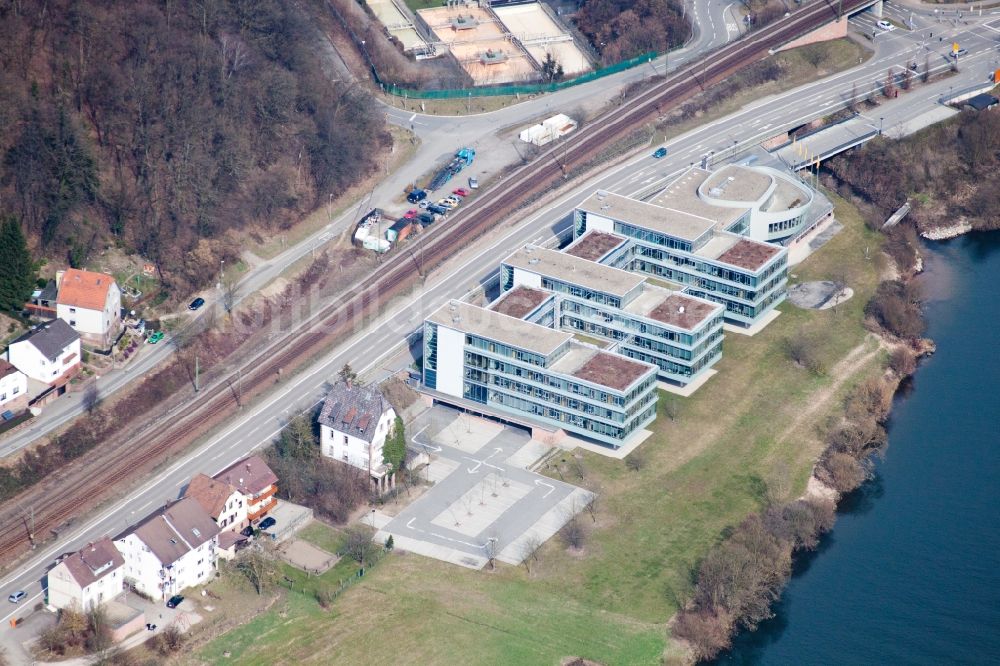 Eberbach von oben - Verwaltungsgebäude des Pharma-Unternehmens GELITA AG am Neckarufer in Eberbach im Bundesland Baden-Württemberg