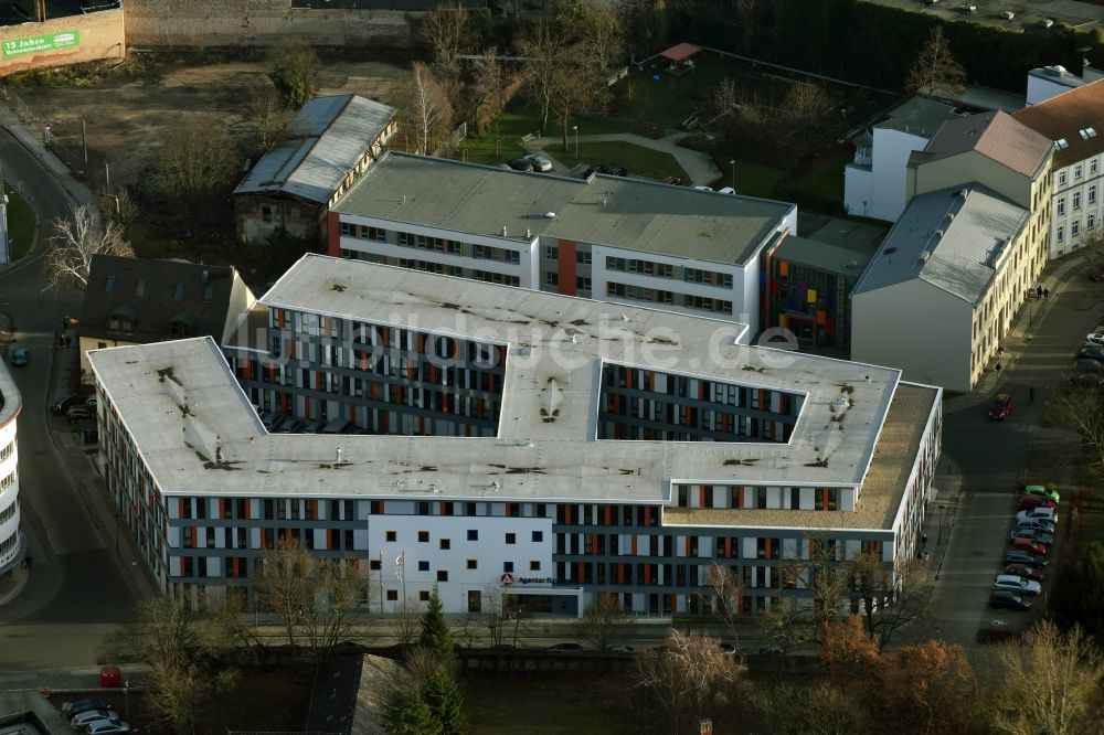 Frankfurt (Oder) aus der Vogelperspektive: Verwaltungsgebäude der staatlichen Behörde Agentur für Arbeit an der Heinrich-von-Stephan-Straße in Frankfurt (Oder) im Bundesland Brandenburg