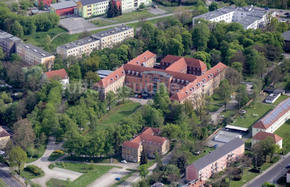 Luftbild Frankfurt (Oder) - Verwaltungsgebäude der staatlichen Behörde Amt für öffentliche Ordnung in Frankfurt (Oder) im Bundesland Brandenburg