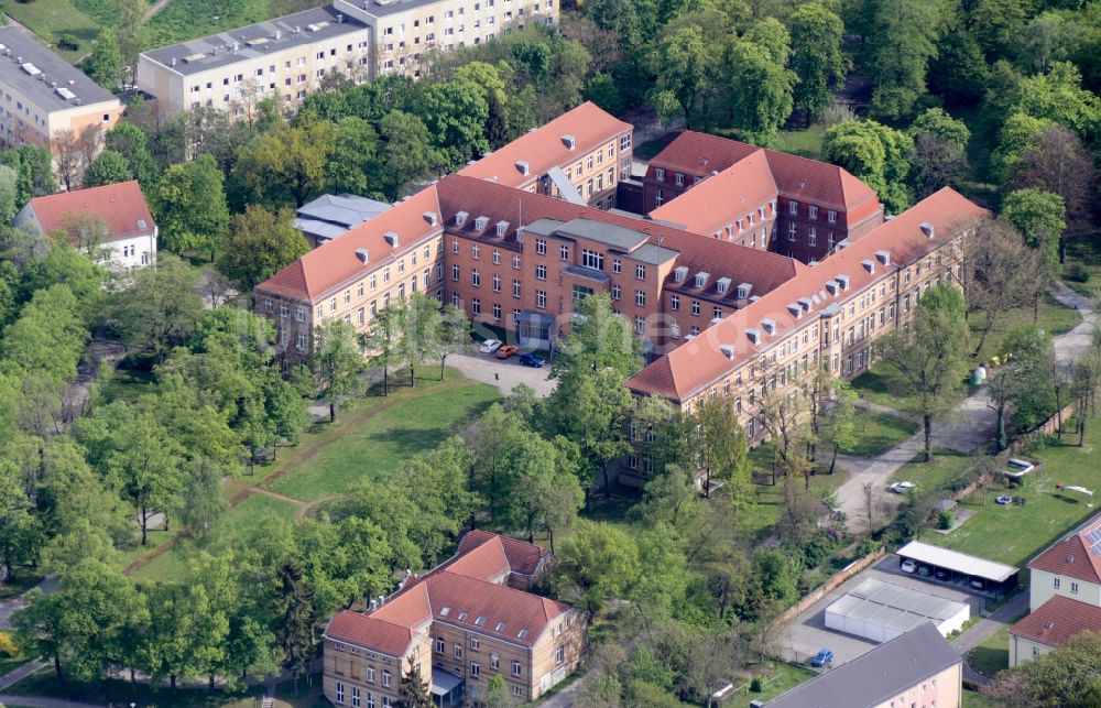 Luftaufnahme Frankfurt (Oder) - Verwaltungsgebäude der staatlichen Behörde Amt für öffentliche Ordnung in Frankfurt (Oder) im Bundesland Brandenburg