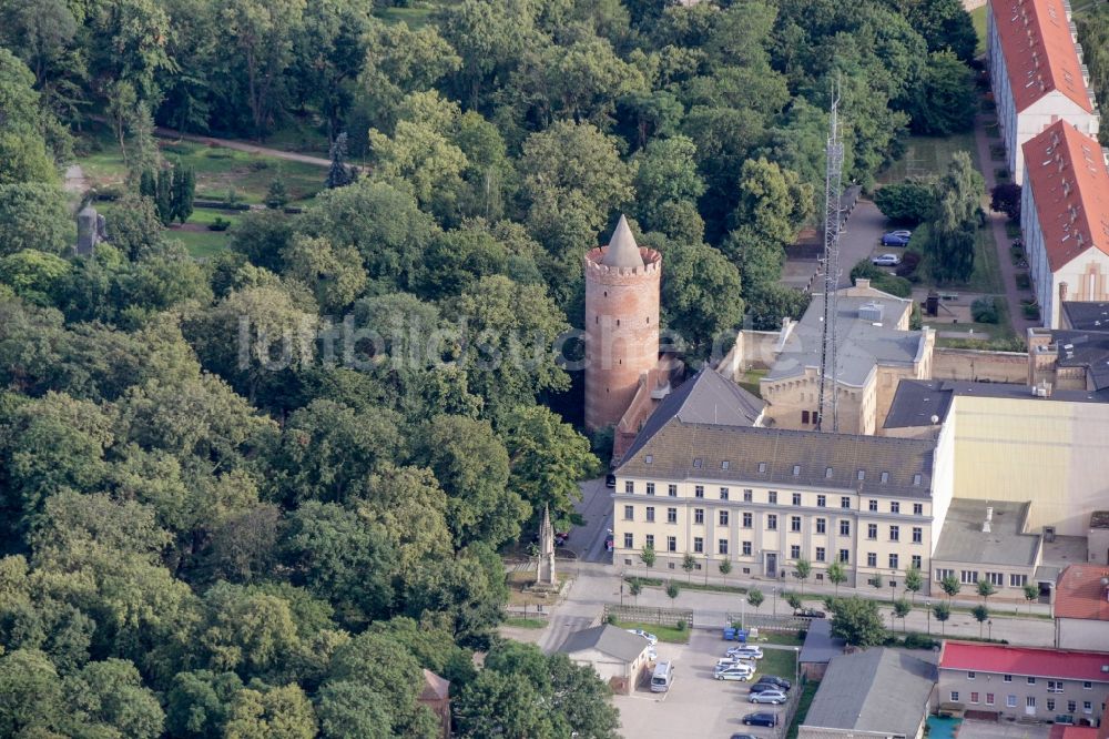 Luftbild Prenzlau - Verwaltungsgebäude der staatlichen Behörde Amtsgericht in Prenzlau im Bundesland Brandenburg