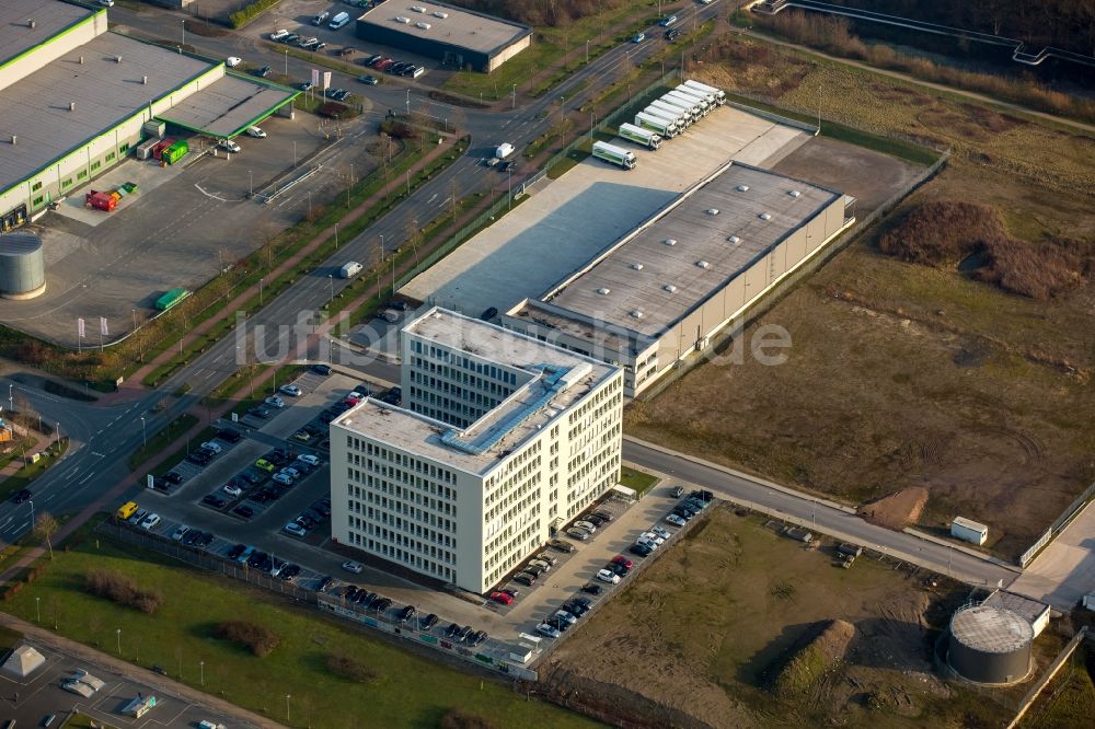 Herne aus der Vogelperspektive: Verwaltungsgebäude der staatlichen Behörde der Arbeitsagentur - Jobcenter auf dem Hiberniagelände in Herne im Bundesland Nordrhein-Westfalen